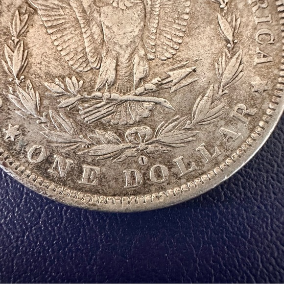 1882 Morgan Silver Dollar | 90% Silver | Heavily Worn | 26.5g - Picture 5 of 7